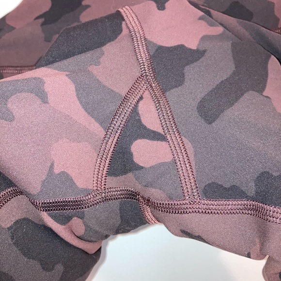 Wunder Train High-Rise Short 8" - Picture 4 of 8